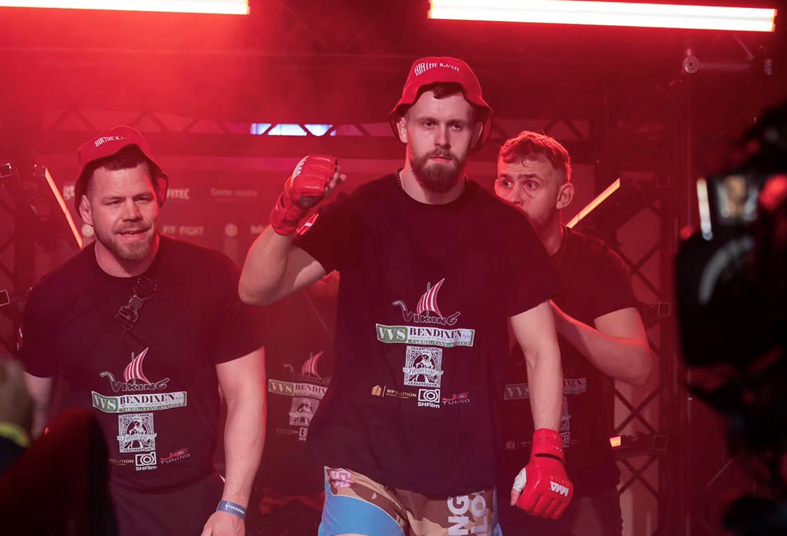 ‘Bigboss’ ramt af skade: Mikkel Iversen ude af MMA GALLA vol. 34