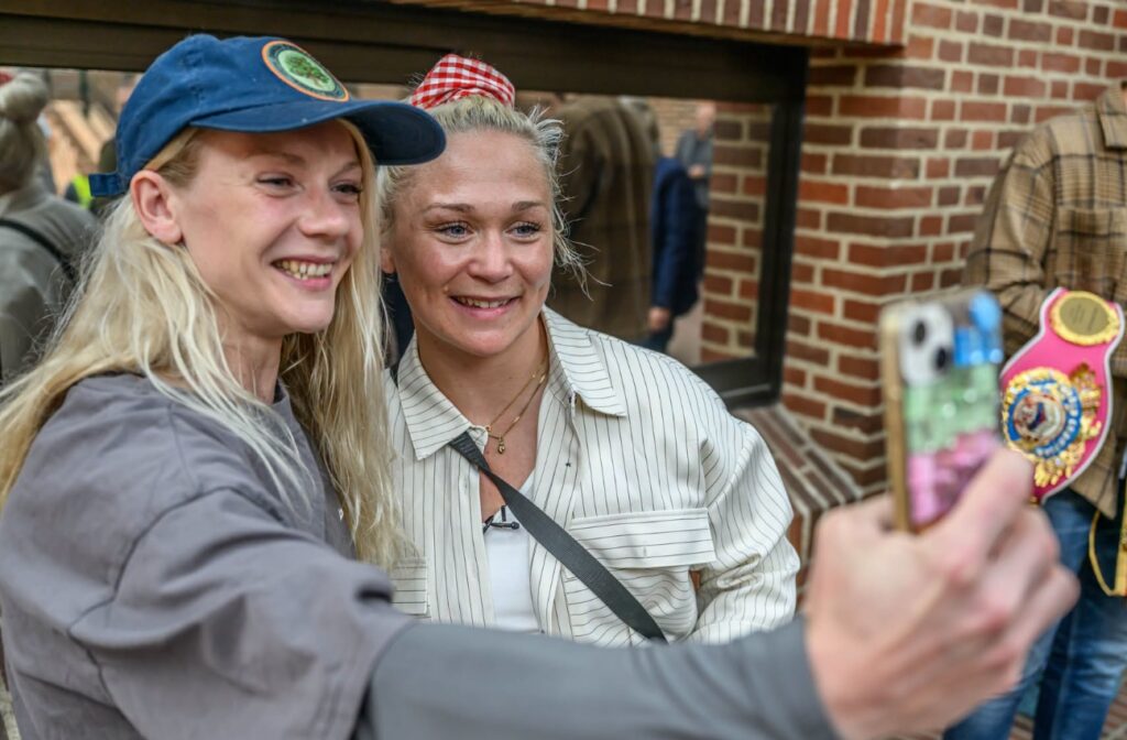 Ydmyg Thorslund inviterer fans til fejring: “Min måde at give lidt igen”