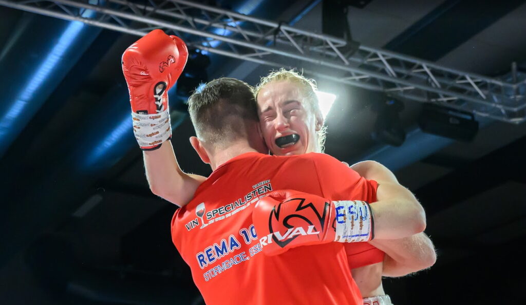 Ny dansk verdensmester: Mortensen tager WBA-bæltet i tæt VM-drama