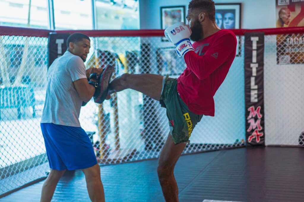 UFC er rykket ind på spillehjulene: Derfor satser casinoindustrien på MMA